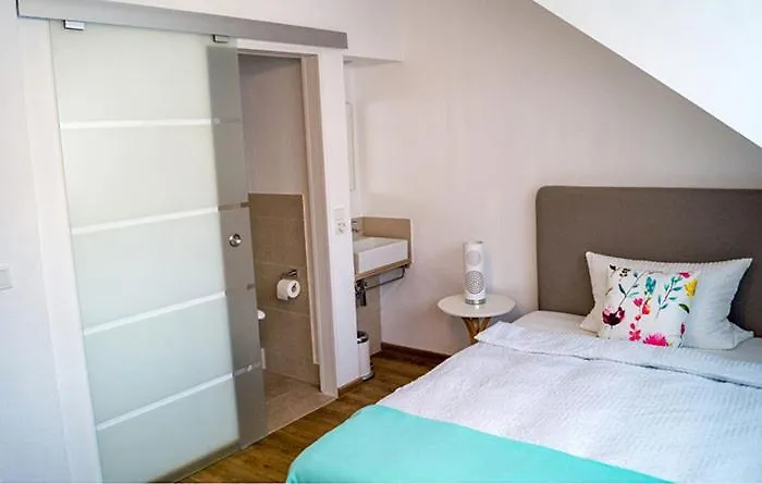 Gaestehaus Am Rebenhang 3*