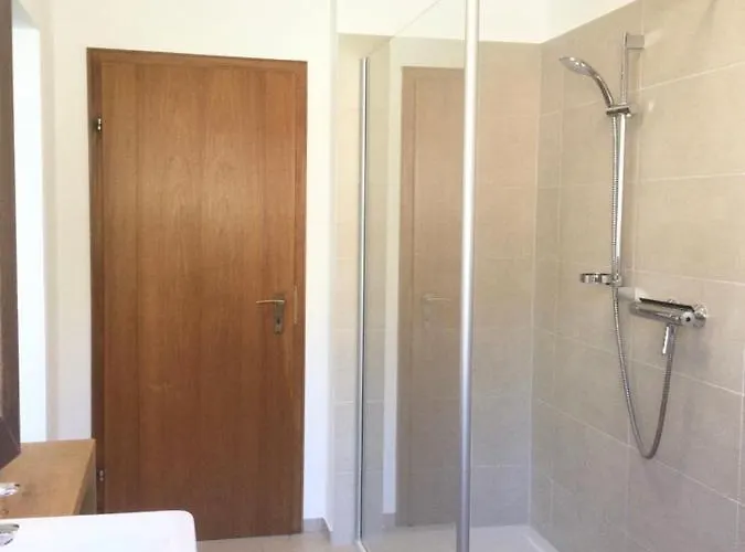 Pensionat Gaestehaus Am Rebenhang 3*