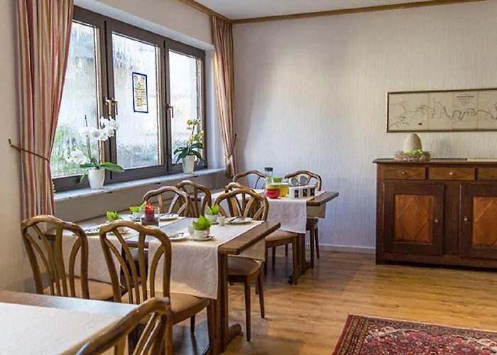 Gaestehaus Am Rebenhang Pensionat 3*